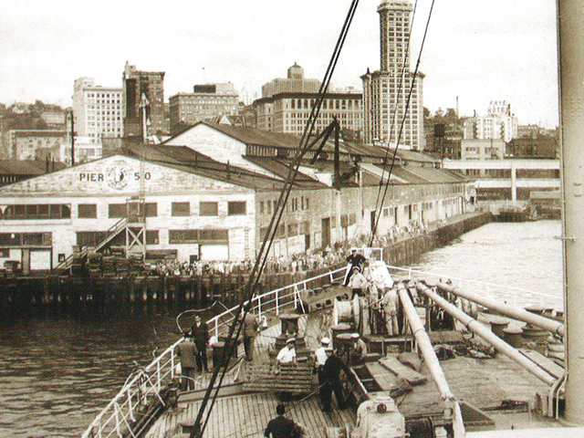 Dio paquebot mixte Hikawa Maru [Hasegawa + pont bois + PE 1/350°] de PLEF (chantier) - Page 2 History_img01